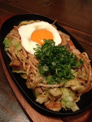むぎや様　ホルモン焼きうどん.JPG