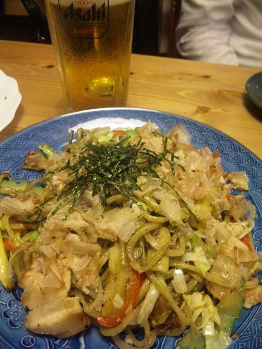 沖永良部の島料理　次郎様　グアバの葉っぱ入り焼きそば.JPG